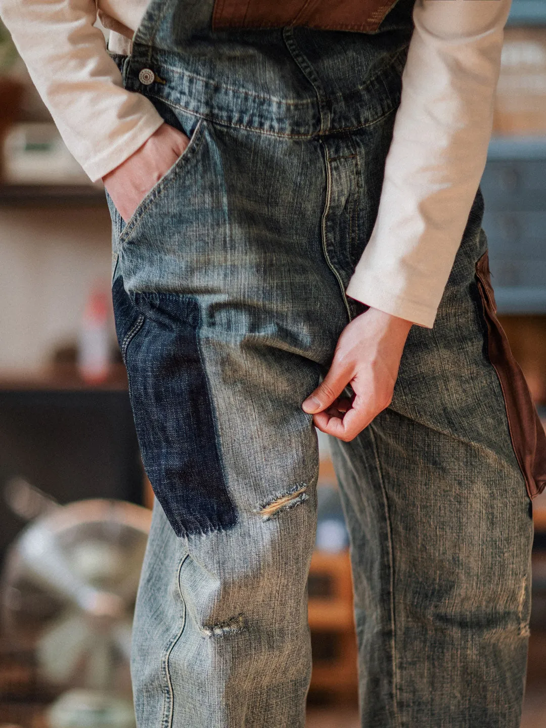 DISTRESSED DENIM OVERALLS CONTRAST-POCKET DUNGAREES