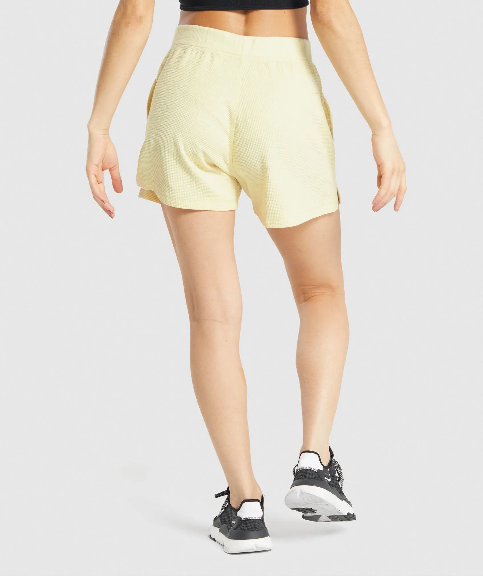 Gymshark Pause Loose Shorts - Yellow